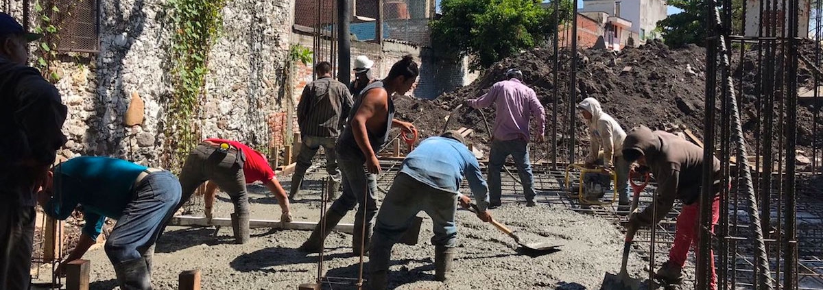 Voluntarios ayudan a reconstruir Jojutla.