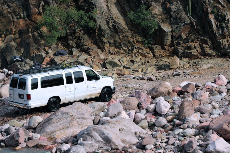 La camioneta que transportó a los voluntarios de CADENA a través de peligrosos caminos.