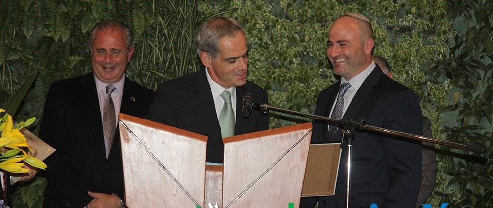 Jonathan Peled entrega Premio Herzl a Benjamín Laniado