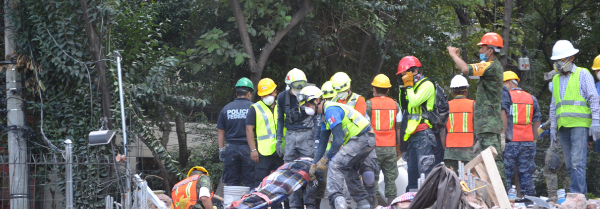 El Go Team participa en labores de rescate durante el sismo del 19 de septiembre en México.